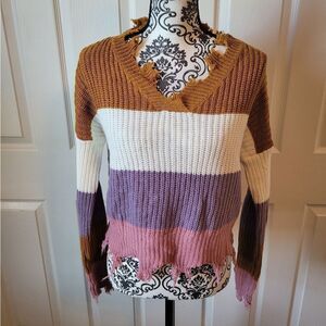 Full‎ Circle Trends Distressed woman's sweater size large